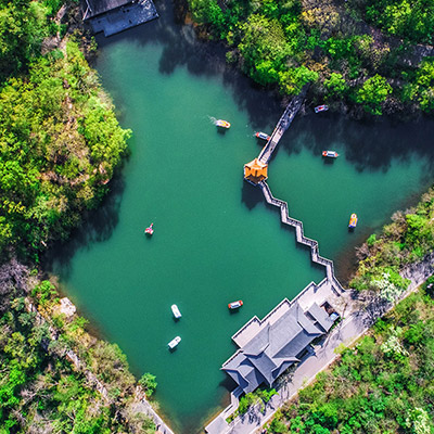 深秀湖全景
