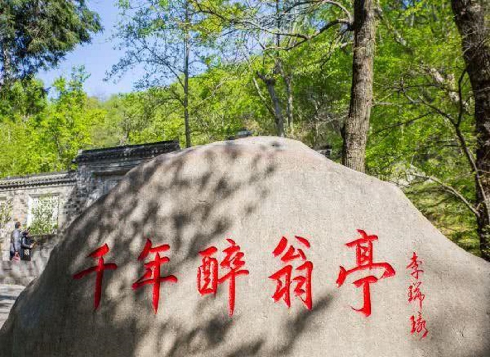 中国四大名亭之首，距今千年历史，其旁的建筑群已大修17次？